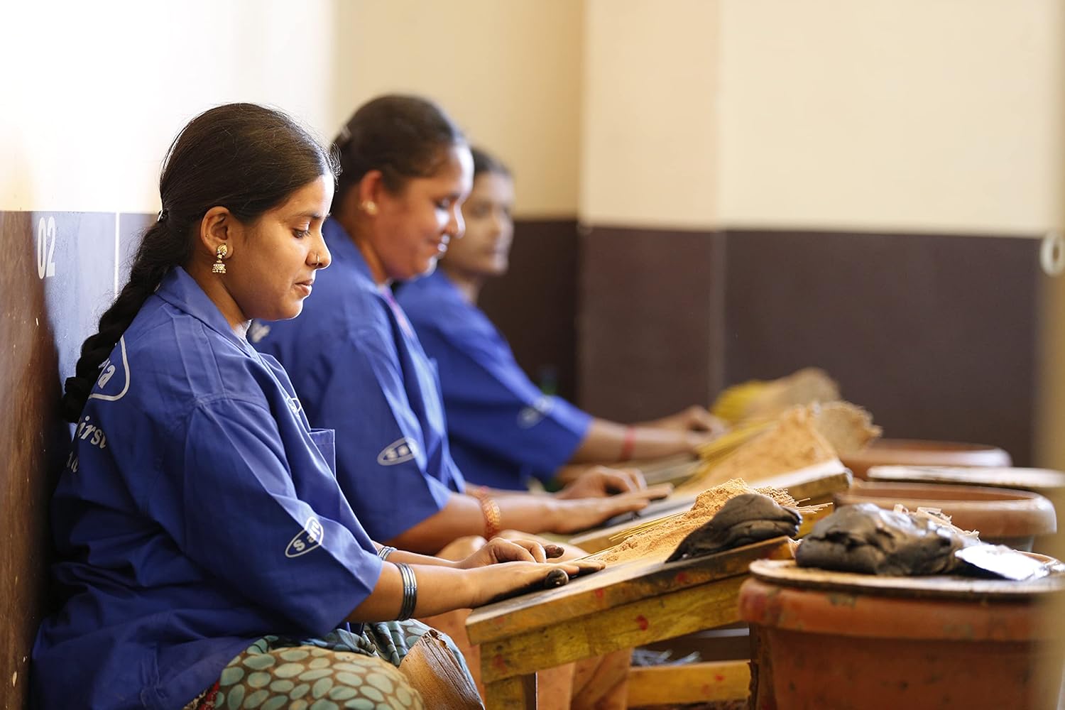 Earth Satya Incense Sticks Set of 7 - Nag Champa Sandalwood Lavender Citronella Meditation Healing and Relaxation